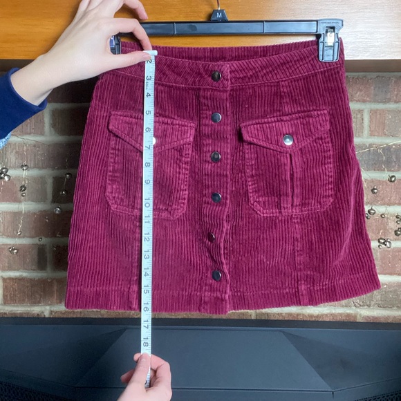 🟢3/$15 Maroon Corduroy Mini-Skirt Center Snap, Size M - Picture 5 of 6